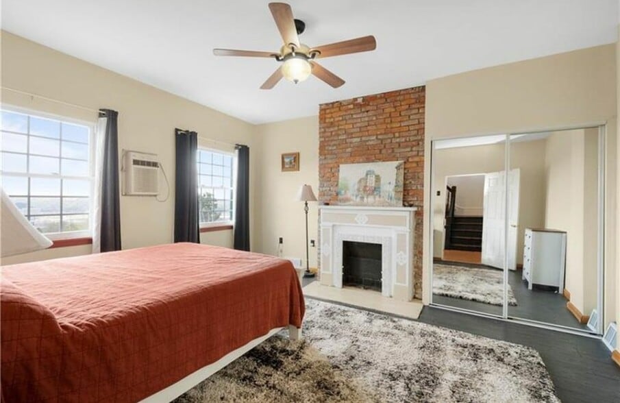 Building Photo - 310 Marsonia St