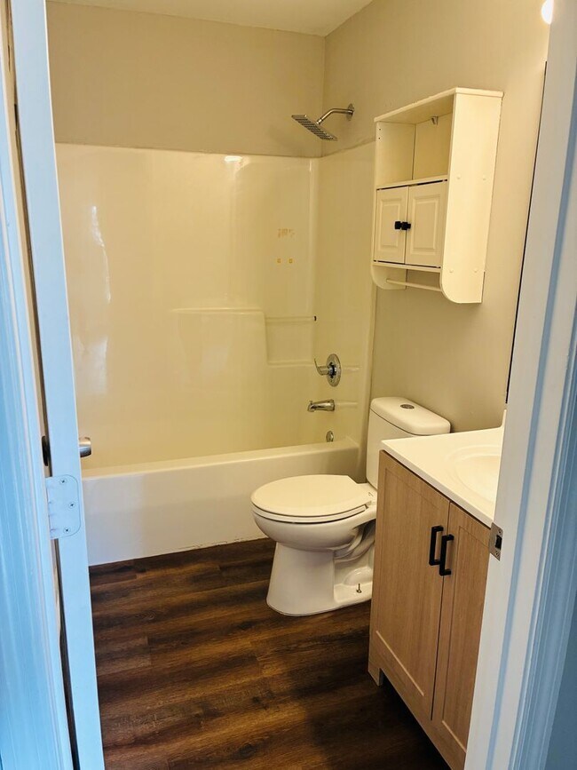 Building Photo - Freshly Renovated 3BR/2BA Home with Huge Fenced Backyard | Section 8 Welcome