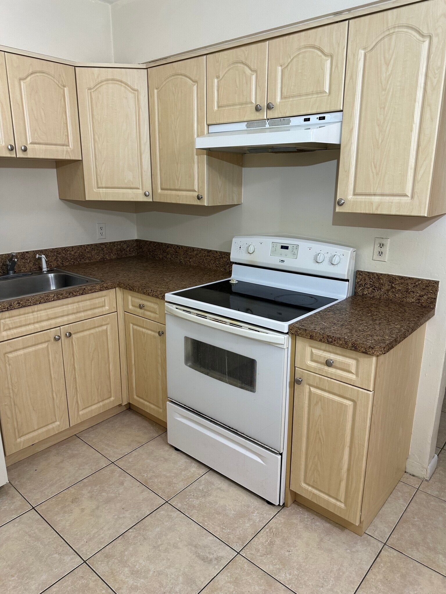 Building Photo - 5910 NE 18th Ave