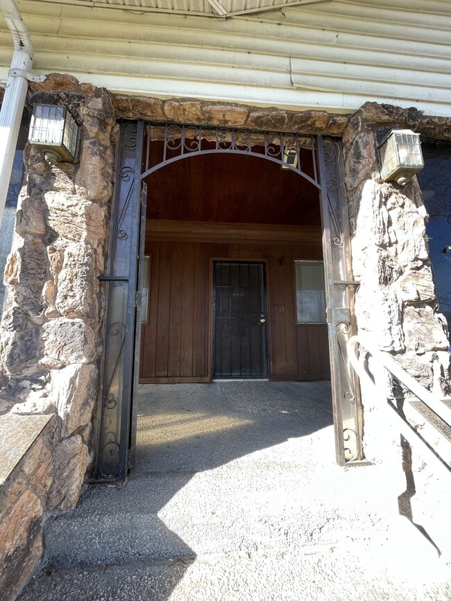 Building Photo - 1316 H St