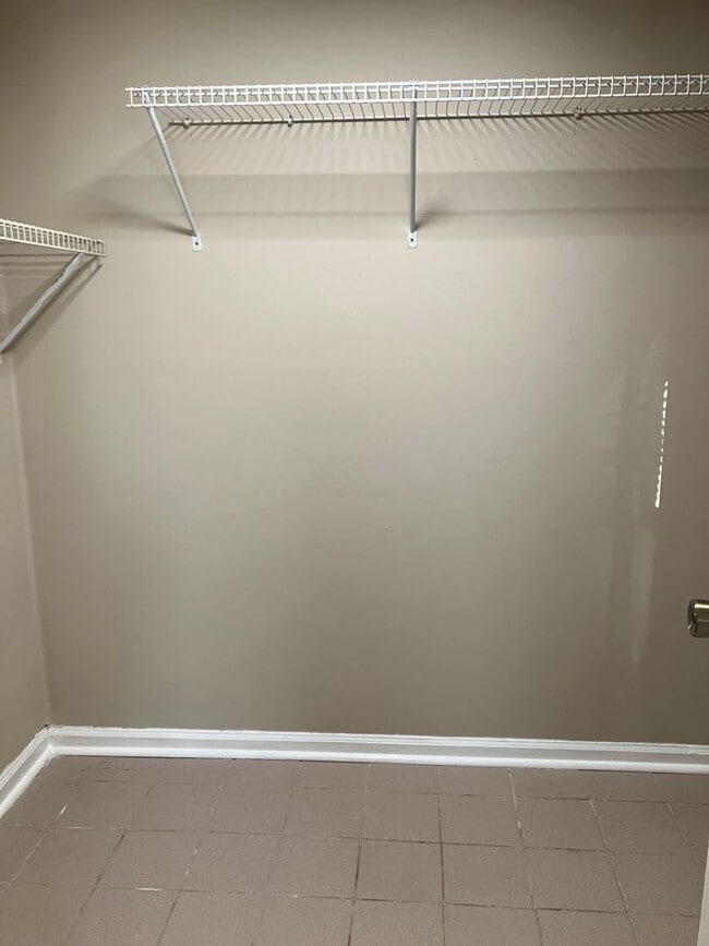 Building Photo - 2 story end unit condo - 1 month free