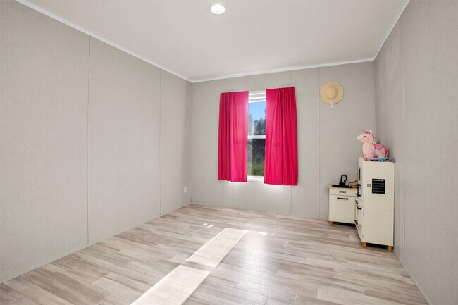 Building Photo - 595 County Rd 2218