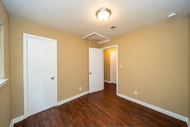 Building Photo - 213 Pine St