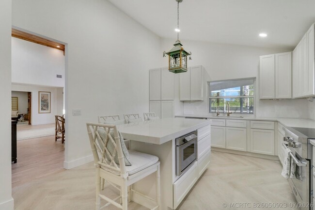 Building Photo - 13760 Sand Crane Dr
