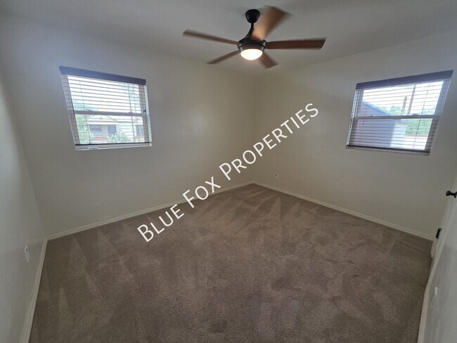 Building Photo - 1301 E Lee St