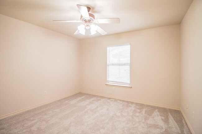 Building Photo - 5402 158th St