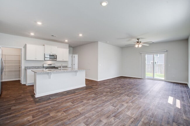 Building Photo - 104 Sunray Ln