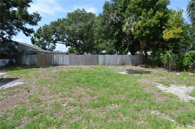 Building Photo - 1108 Winchester Rd N