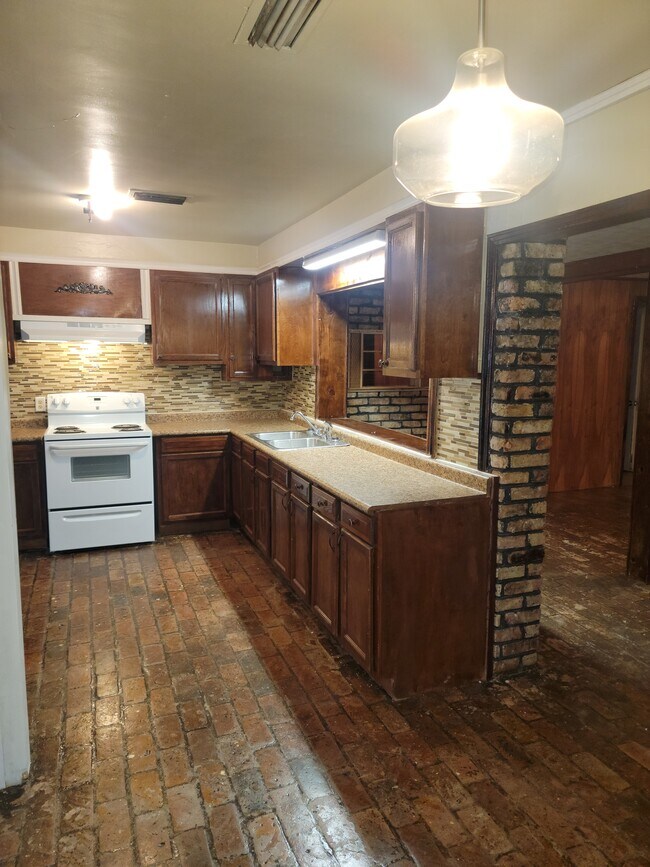 Building Photo - 2501 Rowell St
