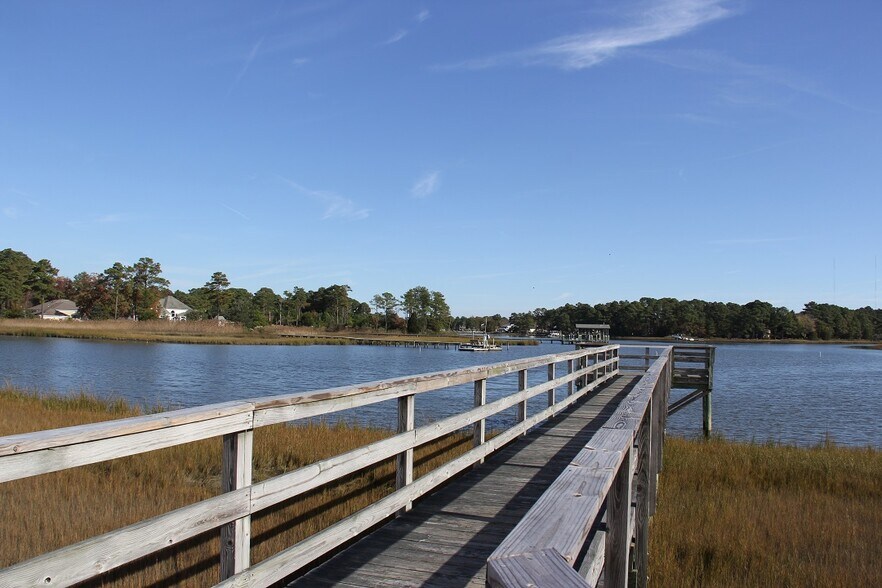 Neighborhood Pier - 148 River Walk Ct