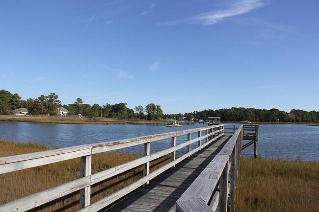 Neighborhood Pier - 148 River Walk Ct