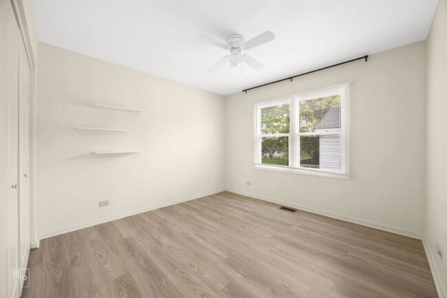 Building Photo - 1002 Hobson Dr