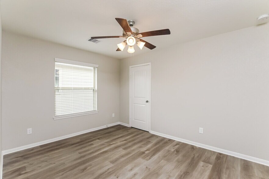 Building Photo - 5119 Gulf Stream Ln