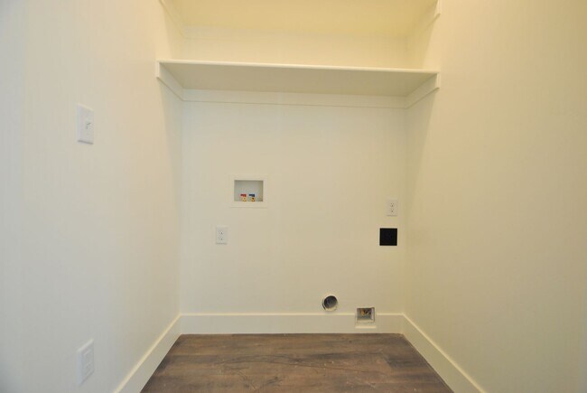 Building Photo - Convenient Tremonton Living | 3-Bed Townhome with Amentities