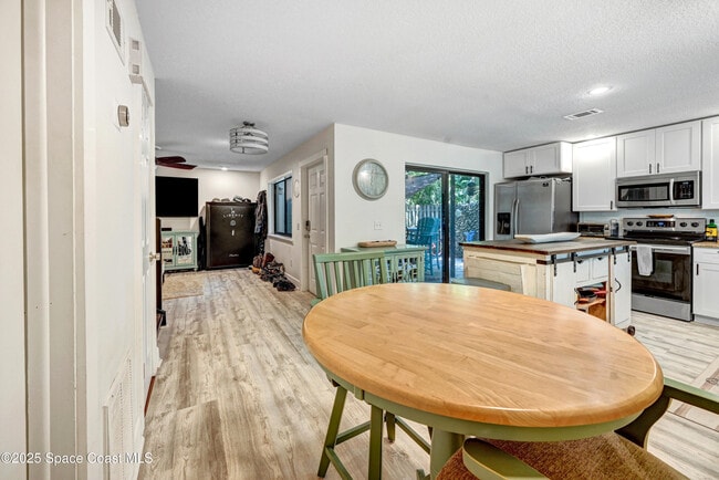 Building Photo - 8703 Jasmine Ct