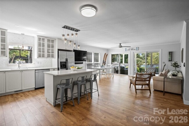 Building Photo - 108 Surfside Rd