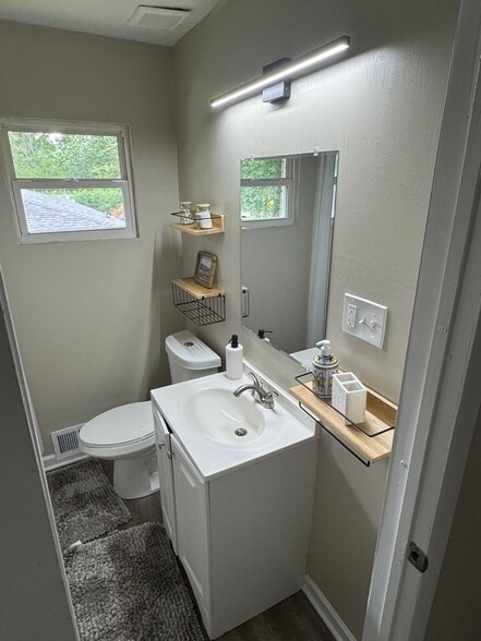 Building Photo - 1368 Margarette Dr