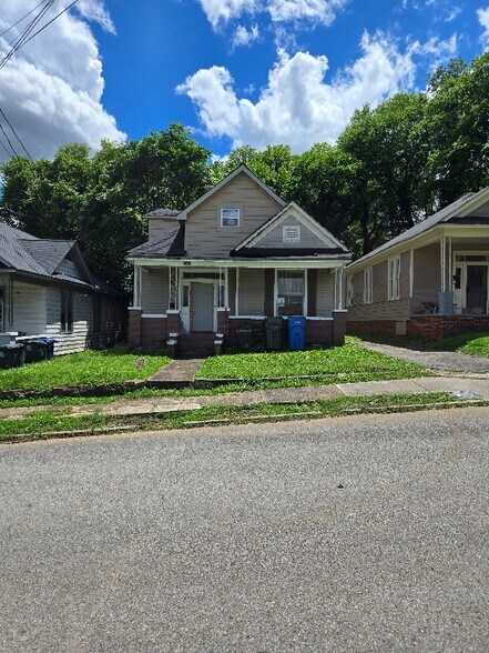 Primary Photo - 1110 E 5th St