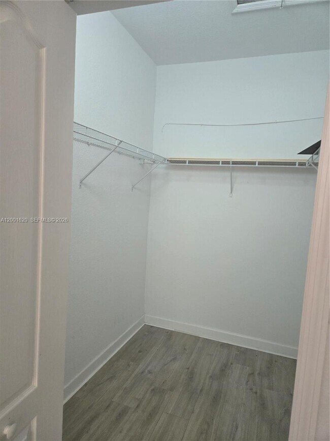 Building Photo - 2731 SE 17th Ave