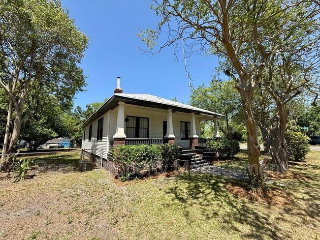 Building Photo - 101 Forrest Ave