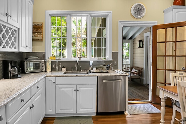 Building Photo - 6 Wentworth St