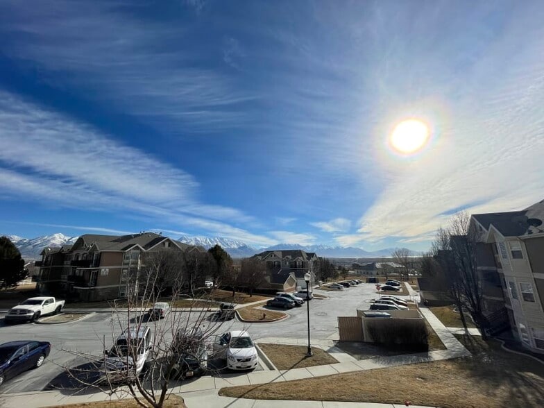 Building Photo - 139 W Suncrest Ln