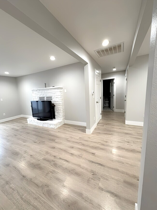 Building Photo - 863 De Bernardi Ct