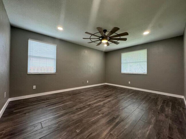 Building Photo - 3/2 Ormond Beach Pool Home