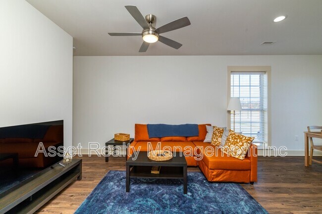 Building Photo - 1110 Franck St