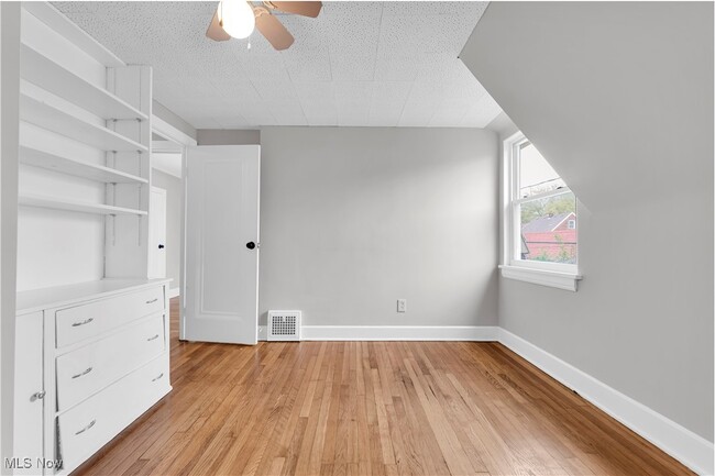 Building Photo - 141 E 206th St
