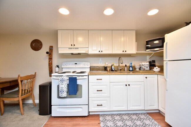 Building Photo - 2689 E Barbey Dr