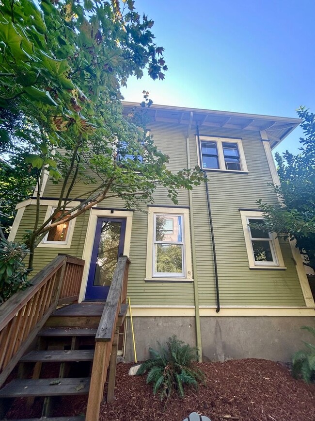Building Photo - SFH 290 - Yamhill Duplex
