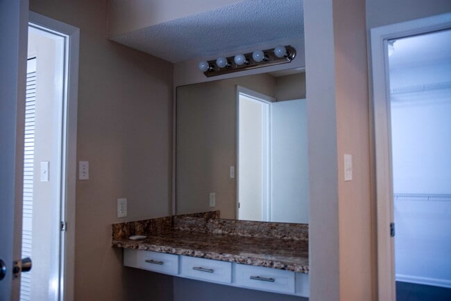 Building Photo - 3/Bedroom 3/Bath Tarpon Springs Home