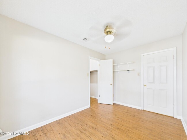 Building Photo - 200 Claymore Dr