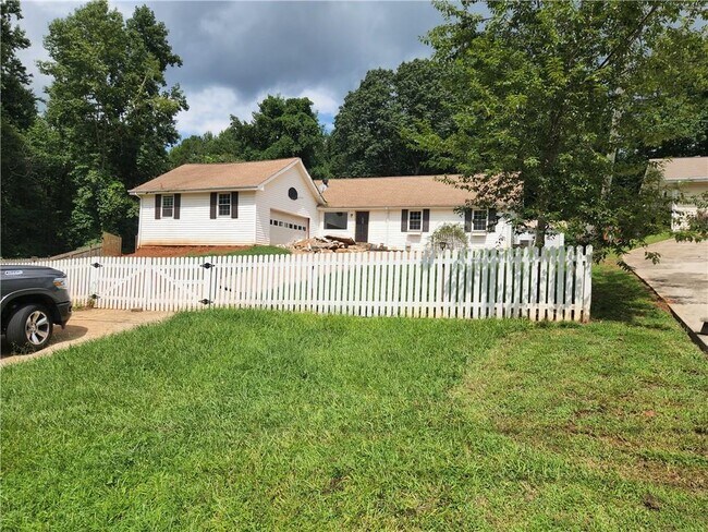 Building Photo - 5143 Ponderosa Farm Rd