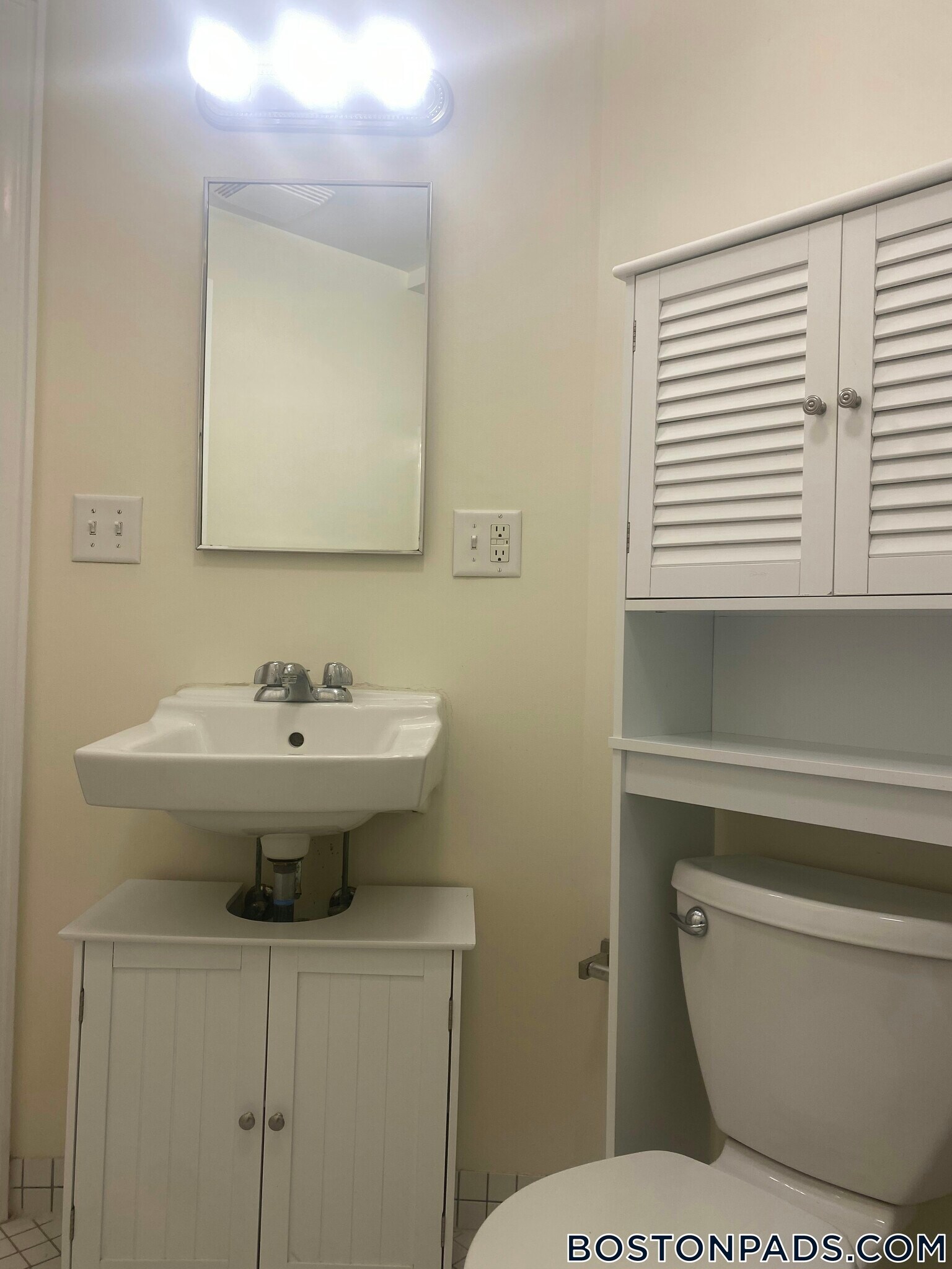 Building Photo - 881 Massachusetts Ave