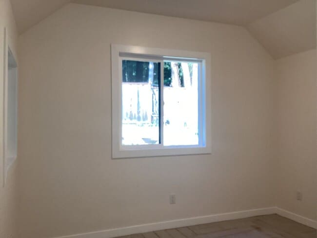 Building Photo - Desirable Soquel Location