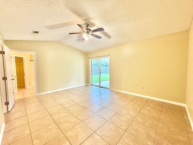 Building Photo - 1437 Little Creek Dr