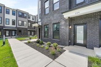 Building Photo - 204 Lyla Ln