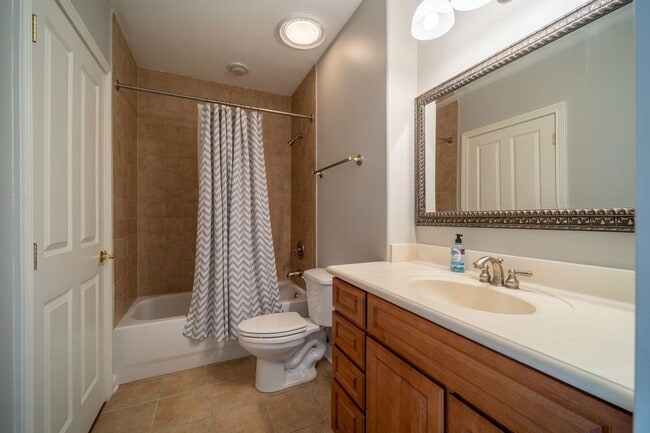 Building Photo - Fall special - Harbor Crest condo for rent