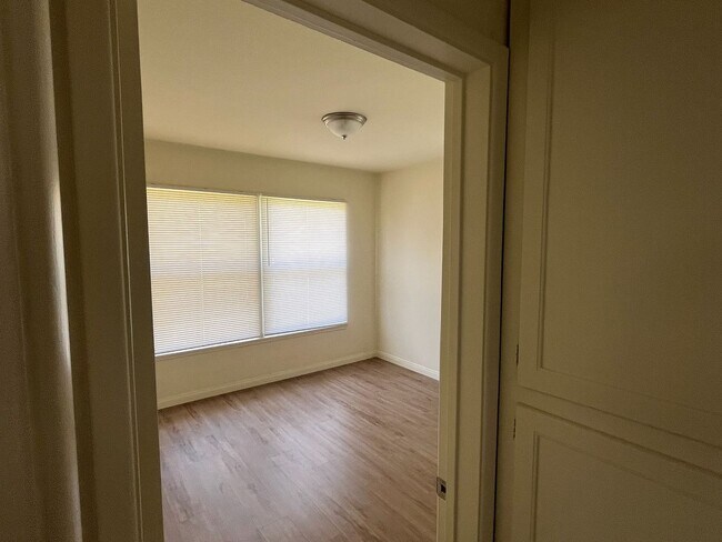 Building Photo - Three bedroom house in Lakewood ready for ...
