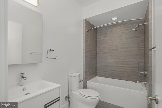 Building Photo - Pennsport Townhome with Garaged Parking