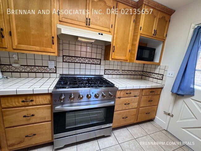 Building Photo - 9125 Heatherdale St