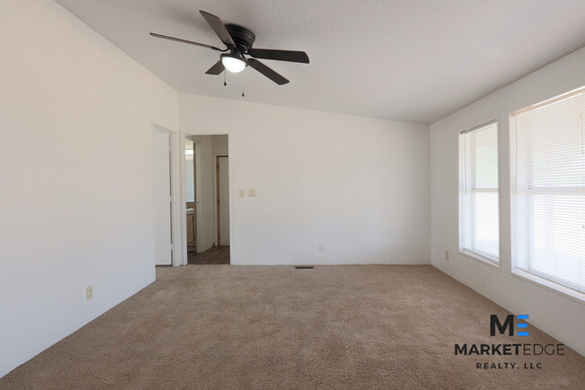 Building Photo - 5Bed/3Bath Home in Buckeye, AZ! Ready for ...