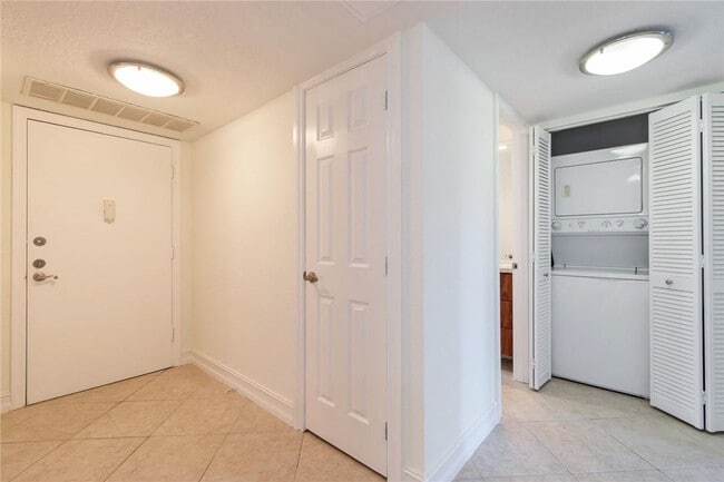 Building Photo - 950 Ponce De Leon Rd