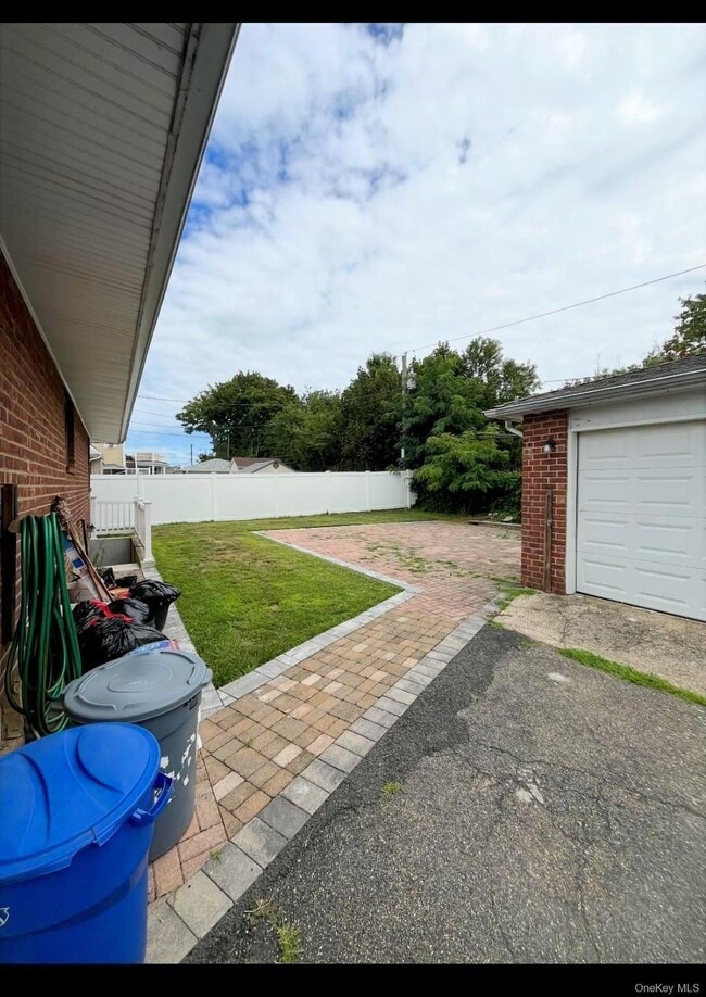 Building Photo - 476 Whittier Ave