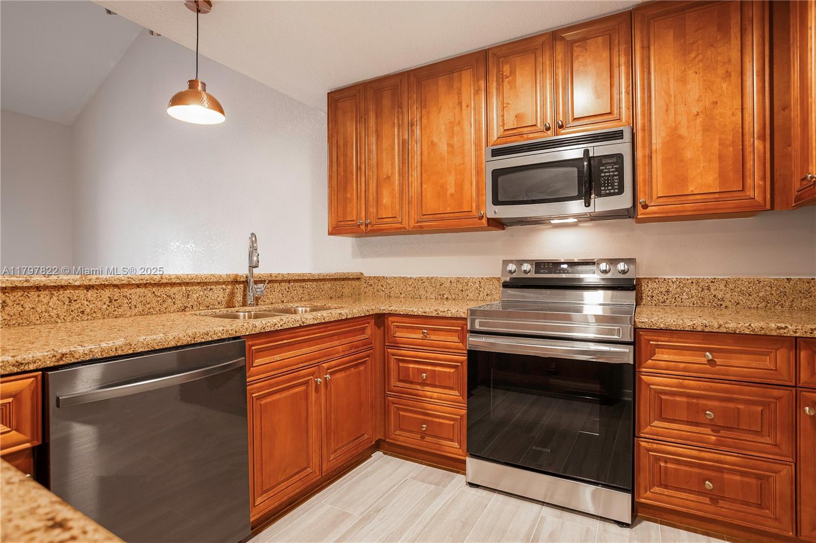 Building Photo - 617 Woodgate Ln