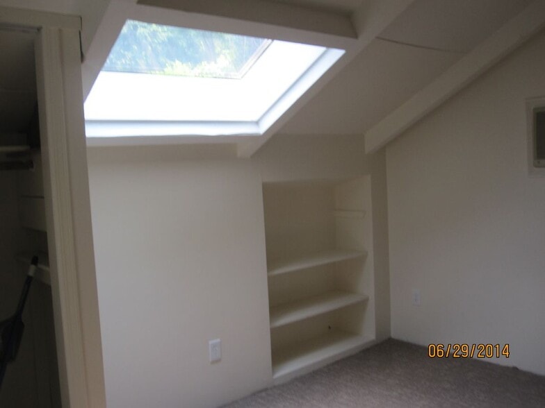 Building Photo - 909 U.S. 9W