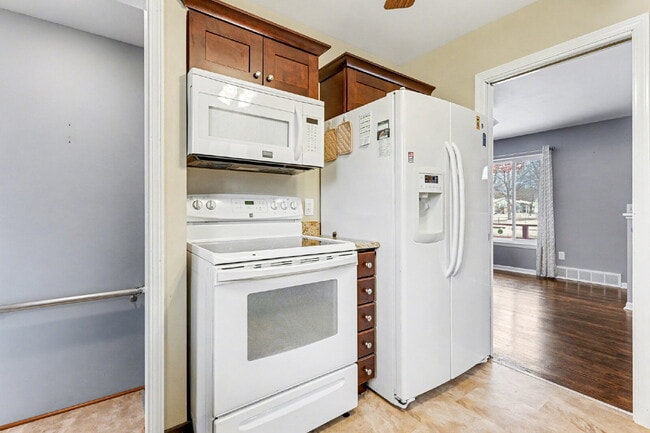 Building Photo - Charming 3-Bed Home - $2000/ month