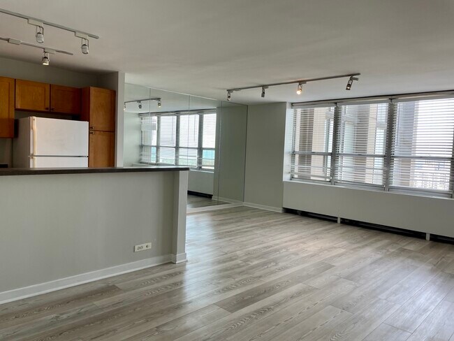 Building Photo - 655 W Irving Park Rd